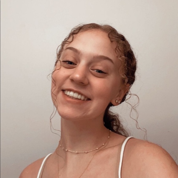 Meet your Posher, Emily - Picture 1 of 1